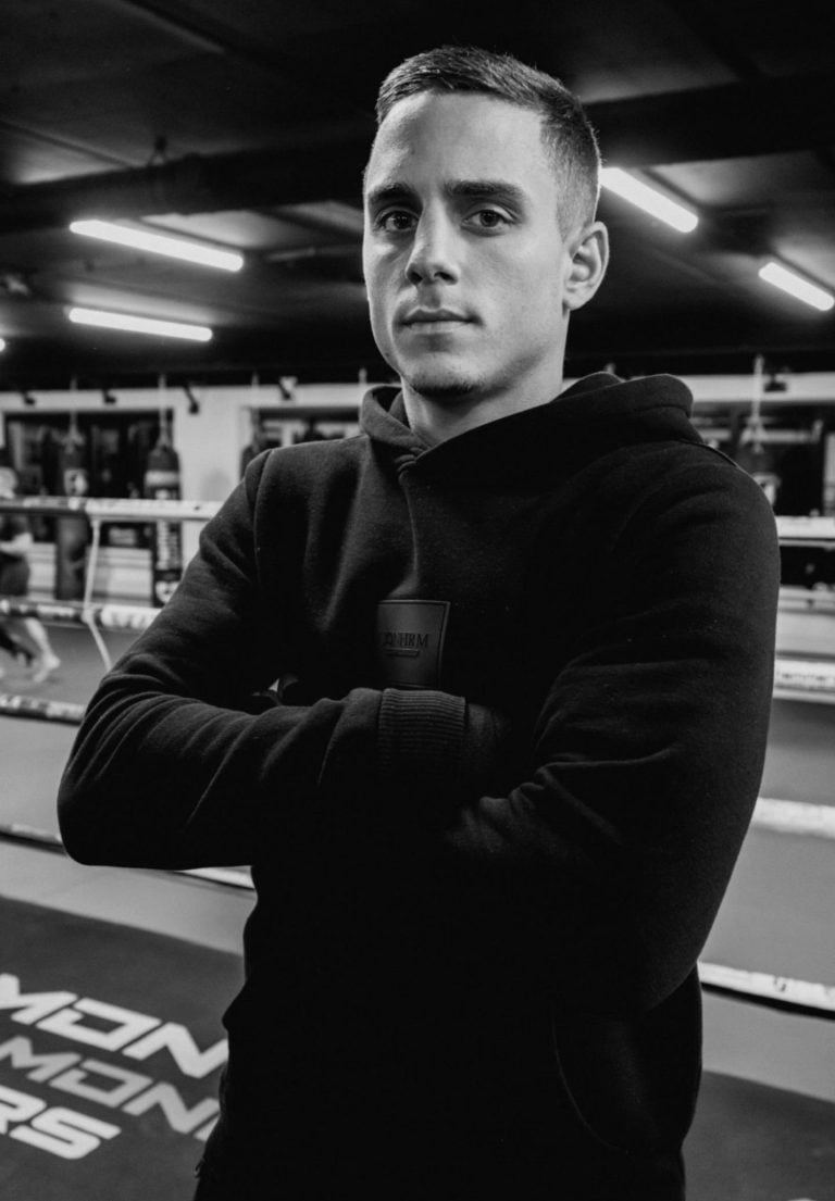 Kickboks trainer Genaro bij IN&OUT FIT